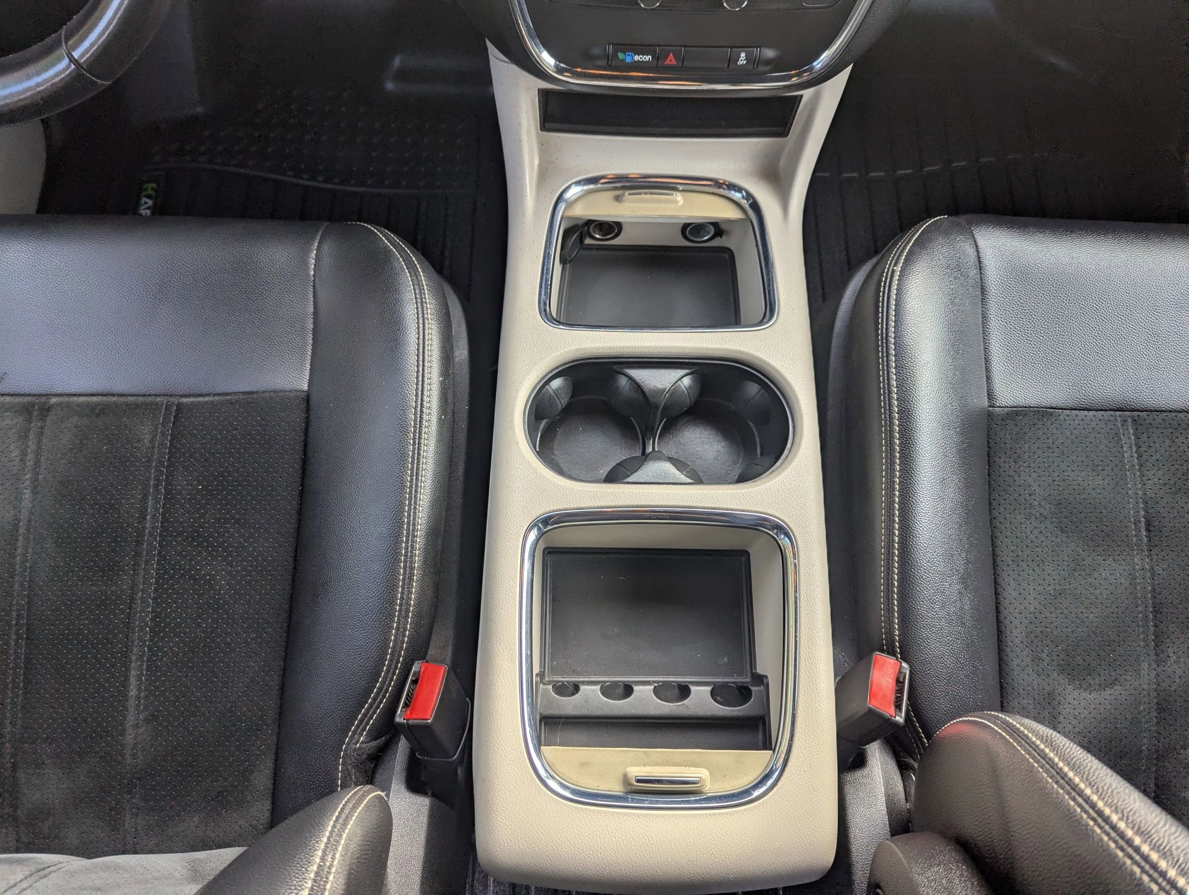 Used 2017 Dodge Grand Caravan SXT image 15