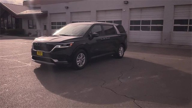 Used 2024 Kia Carnival LX image 5