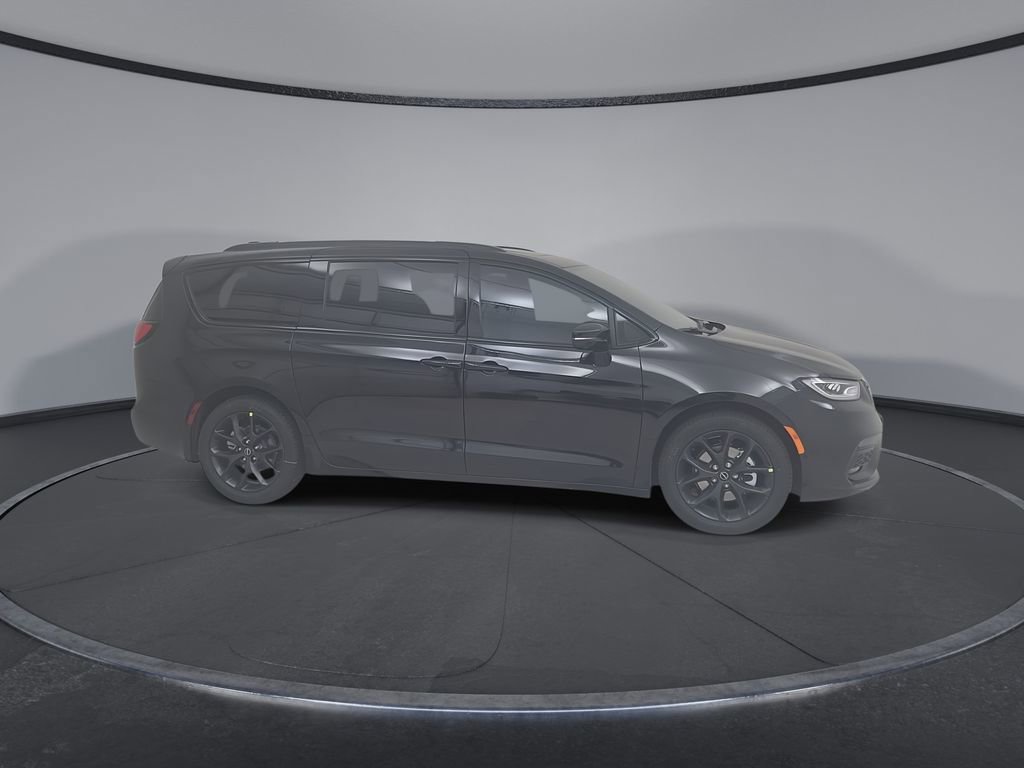 New 2026 Chrysler Pacifica Limited image 3