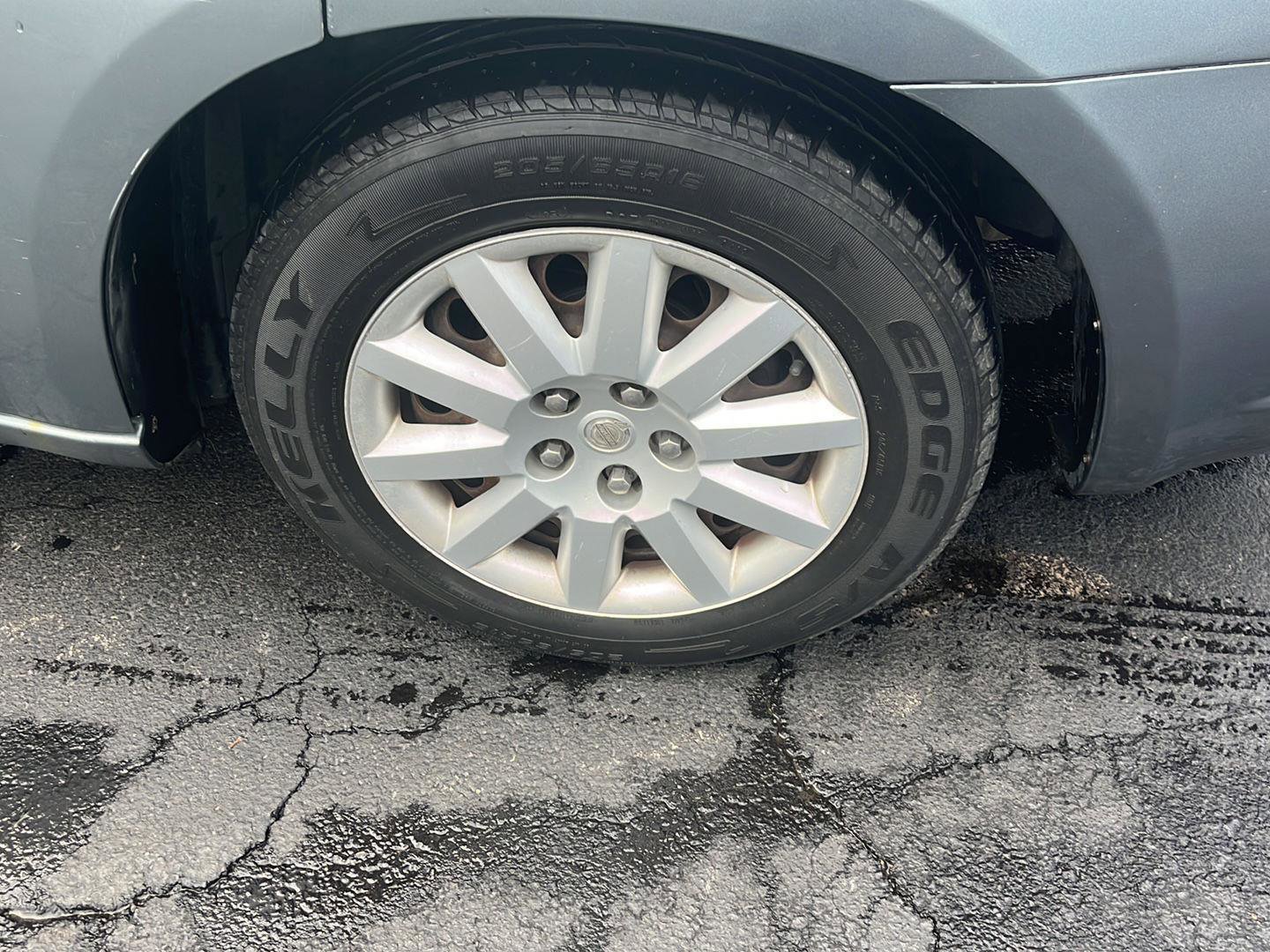 Used 2010 Chrysler Sebring Touring image 30