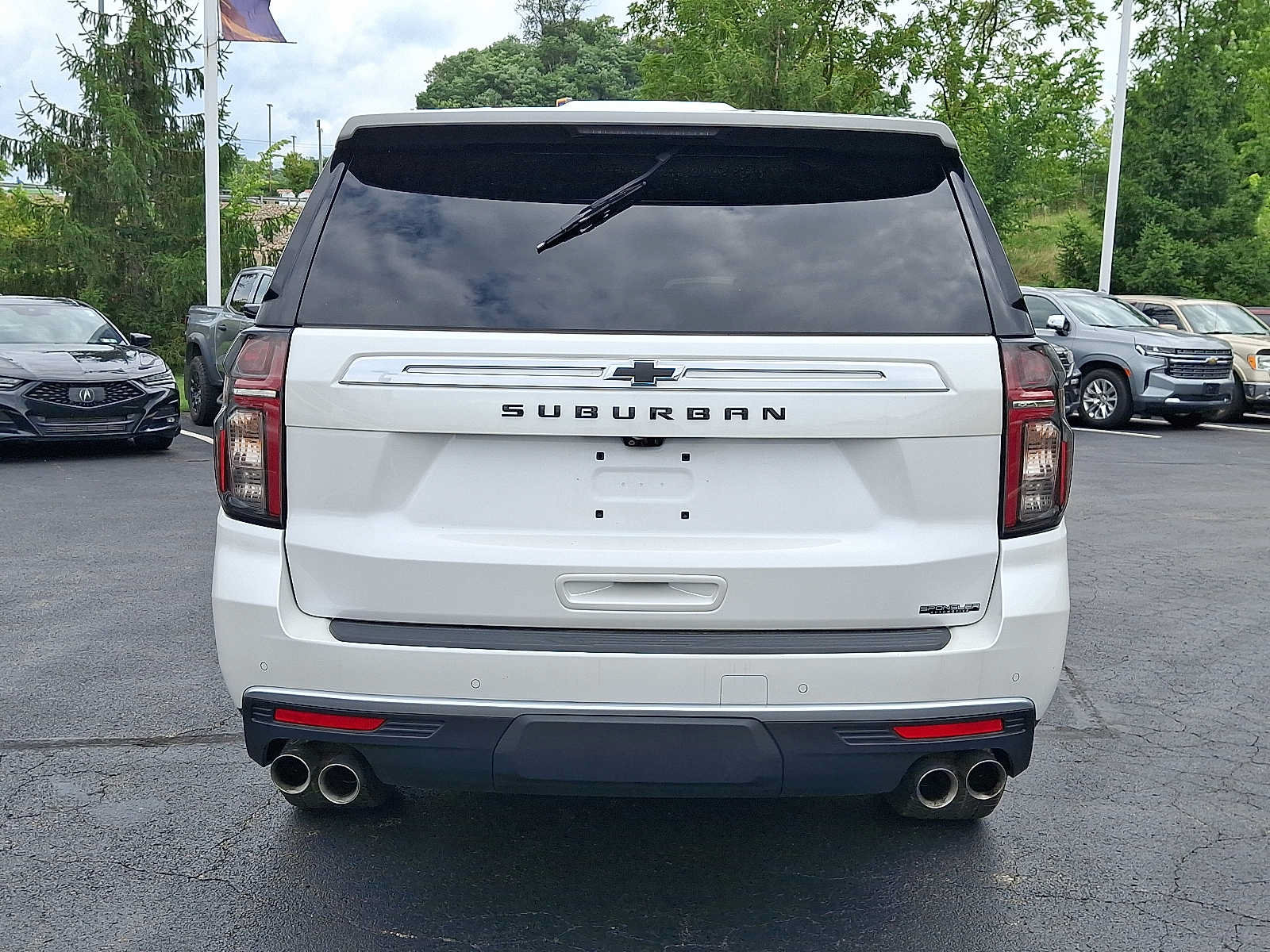 Used 2024 Chevrolet Suburban High Country w/ Premium Package AWD/4WD image 5