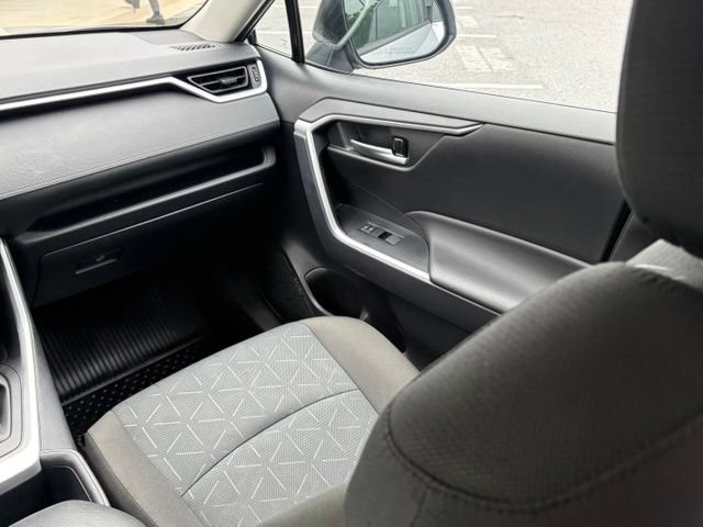 Used 2025 Toyota RAV4 XLE AWD/4WD image 34