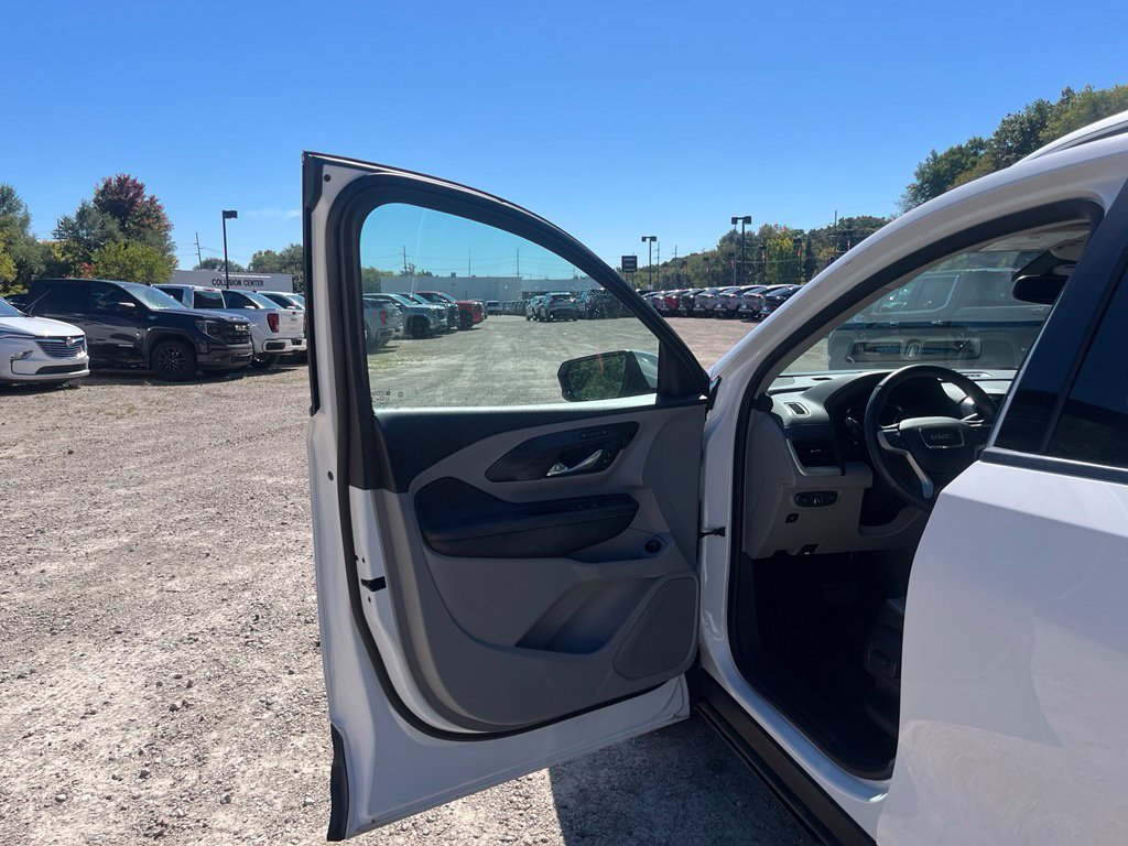 Used 2023 GMC Terrain SLT FWD image 15