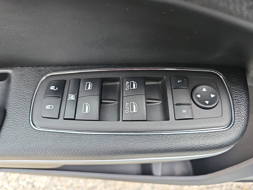 Used 2023 Chrysler 300 Touring L w/ Popular Equipment Group image 25