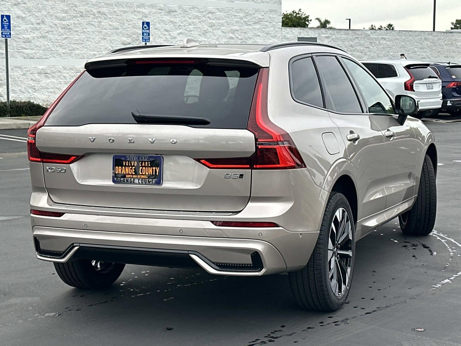 New 2026 Volvo XC60 B5 Plus w/ Protection Package Premier AWD/4WD image 4
