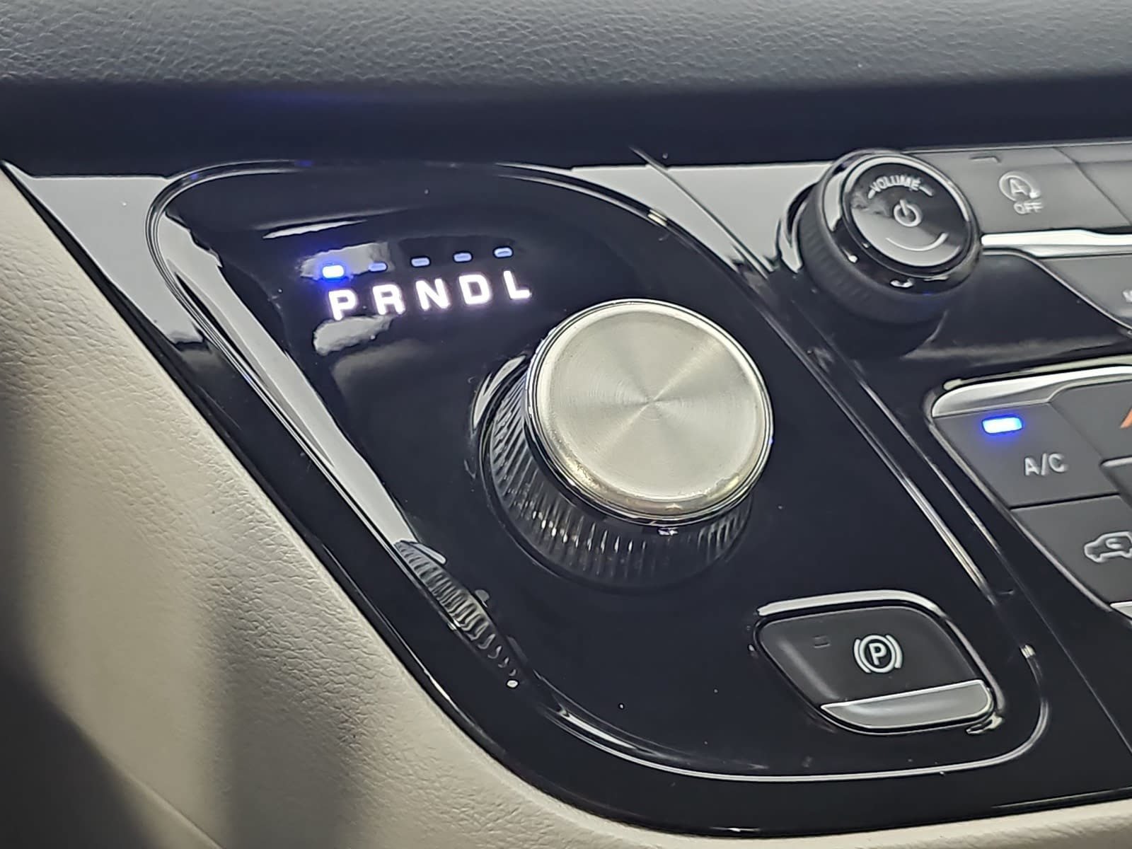 Used 2019 Chrysler Pacifica Touring-L Plus FWD image 24