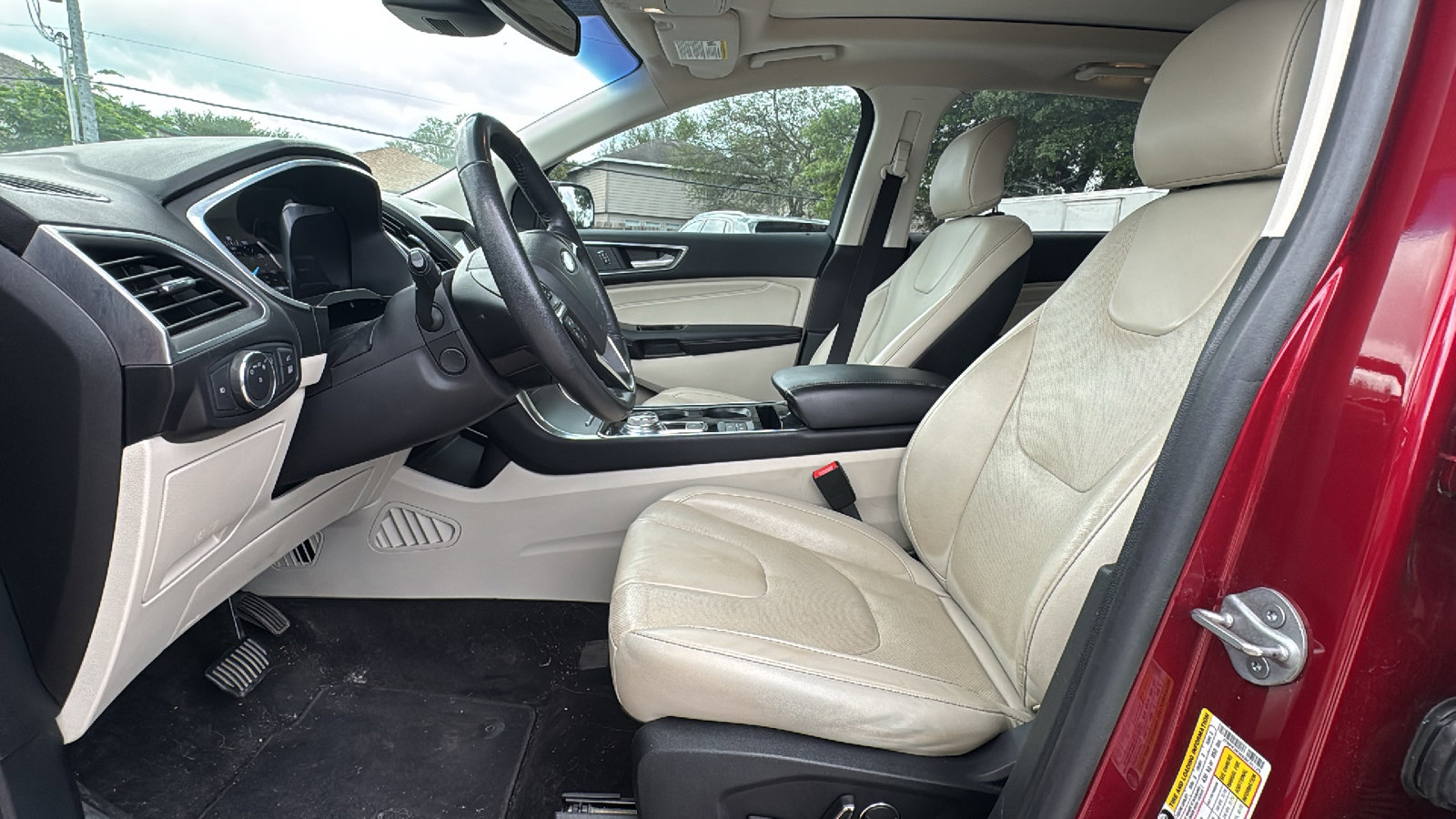 Used 2019 Ford Edge Titanium w/ Equipment Group 301A FWD image 9