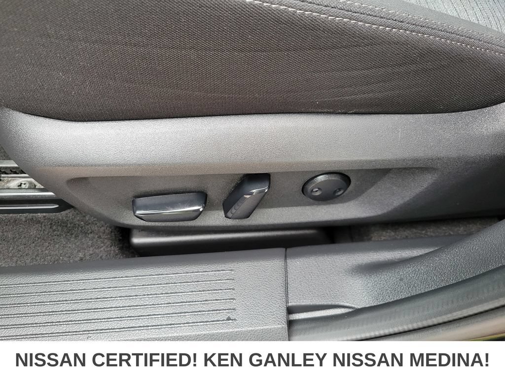 Certified 2023 Nissan Rogue SV AWD/4WD image 35