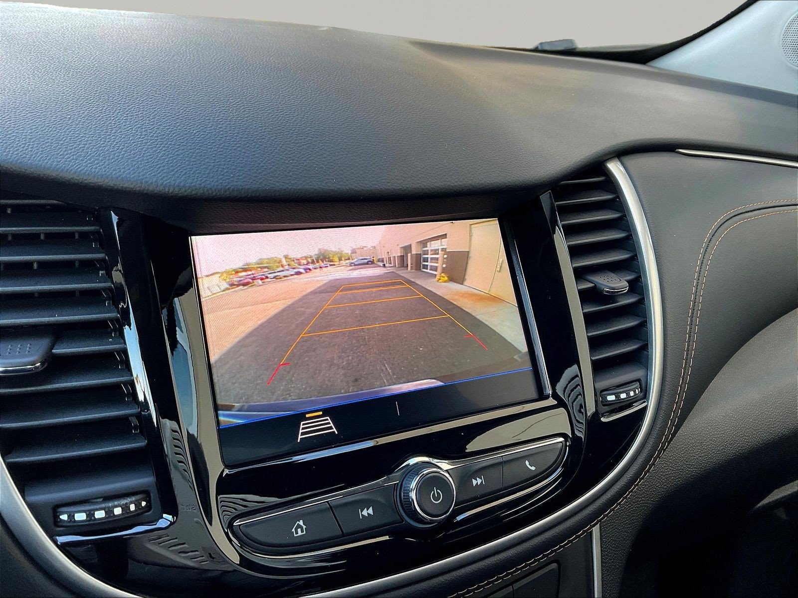 Used 2021 Chevrolet Trax LT w/ Driver Confidence Package FWD image 14