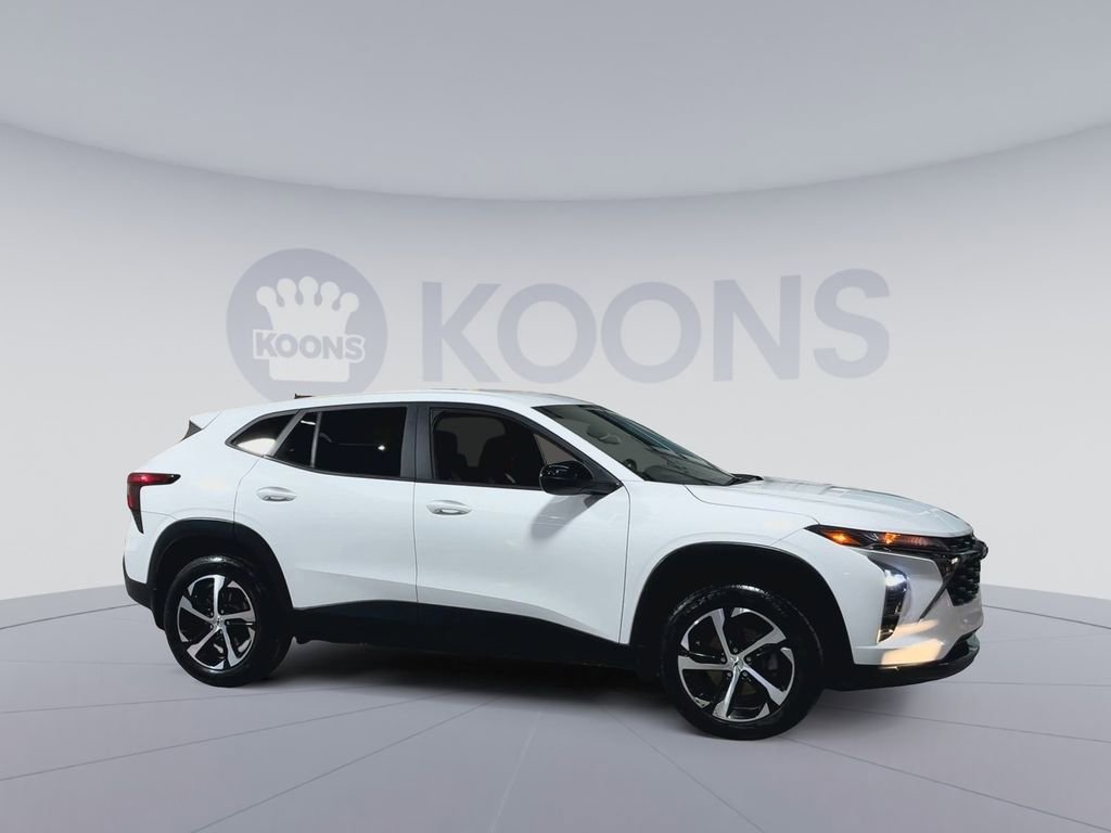 Used 2025 Chevrolet Trax RS w/ Driver Confidence Package image 2