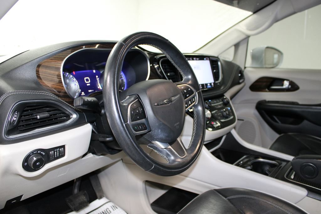 Used 2022 Chrysler Pacifica Limited image 24