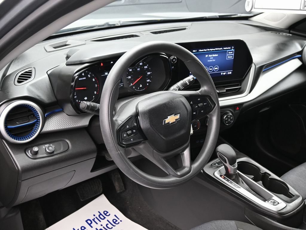 Used 2024 Chevrolet Trax LS w/ Driver Confidence Package image 17