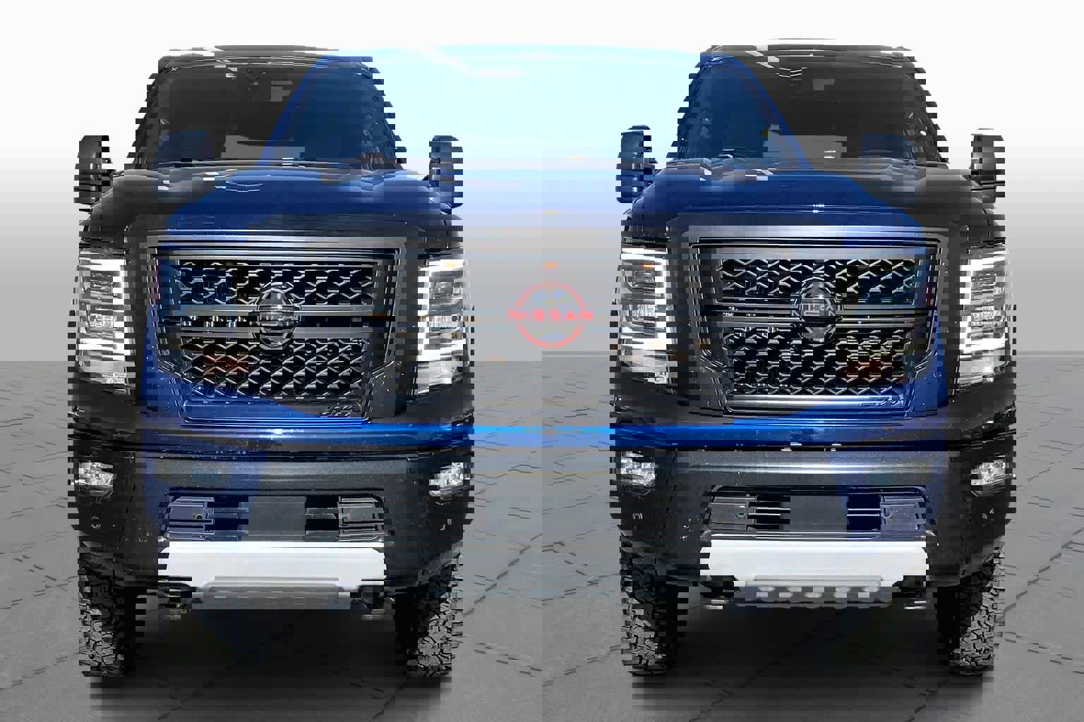 Used 2023 Nissan Titan PRO-4X image 3