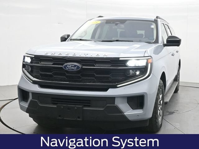 Used 2025 Ford Expedition Max Active AWD/4WD image 3