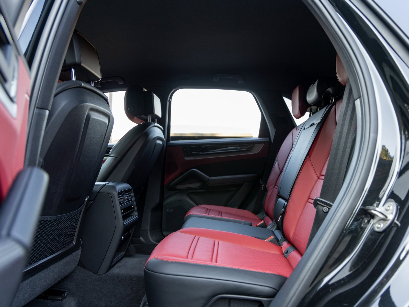 Certified 2025 Porsche Cayenne image 41