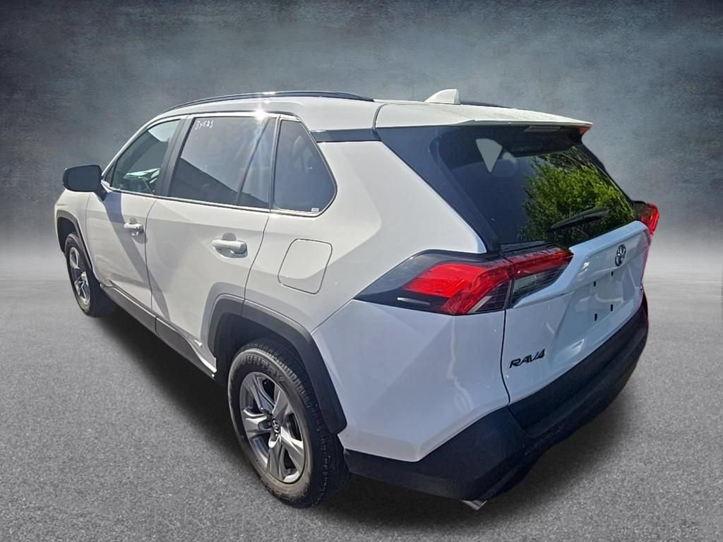 Used 2025 Toyota RAV4 LE AWD/4WD image 5