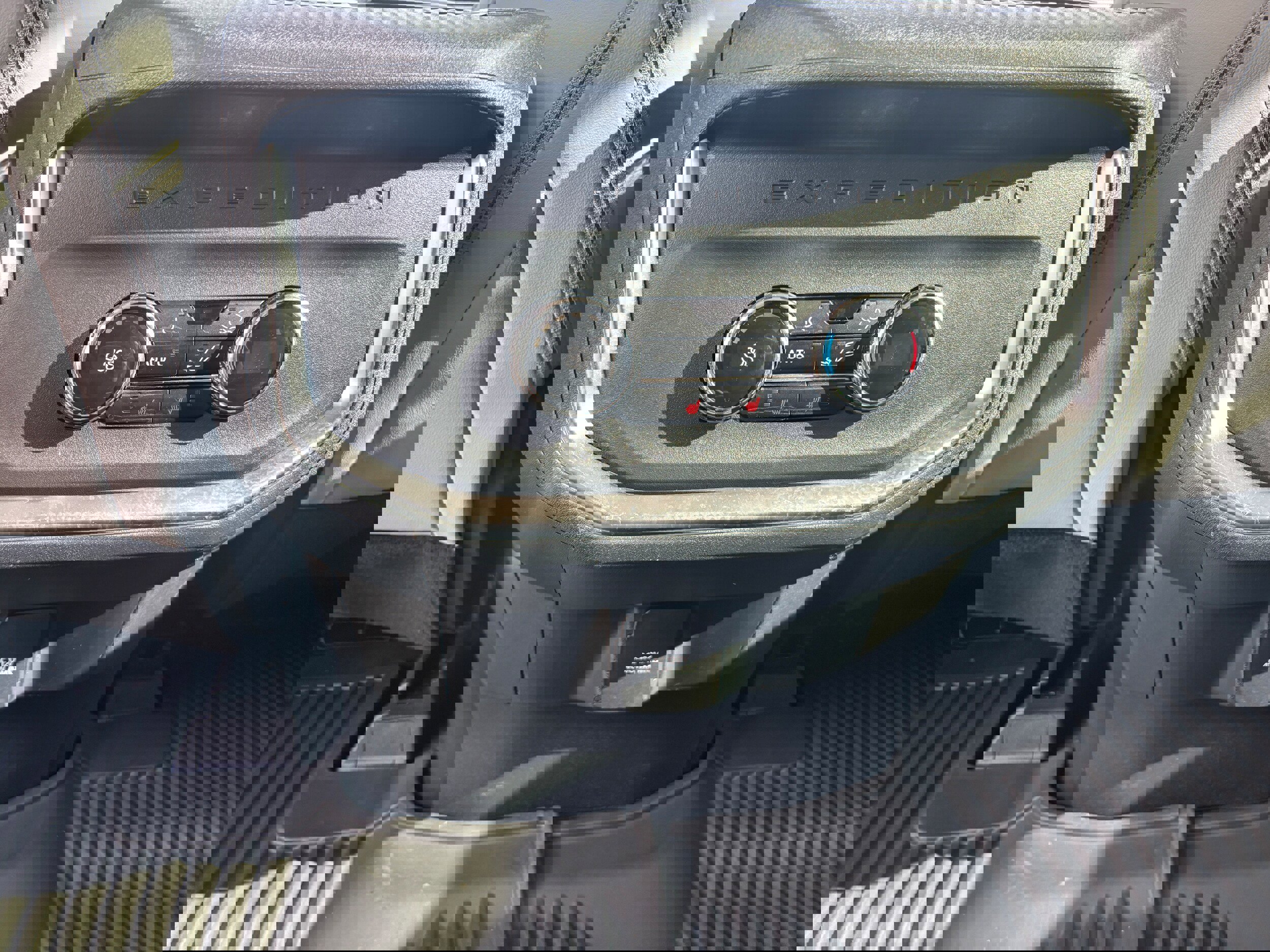 Used 2025 Ford Expedition Platinum w/ Driver's Package image 12