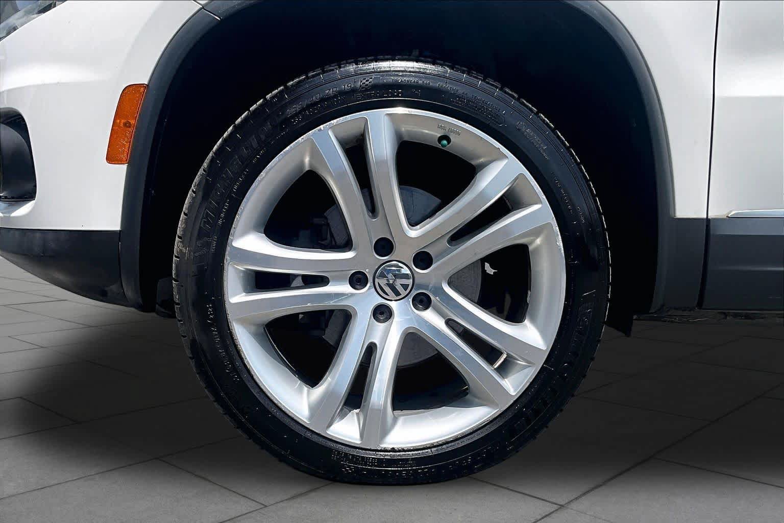 Used 2013 Volkswagen Tiguan SEL FWD image 10