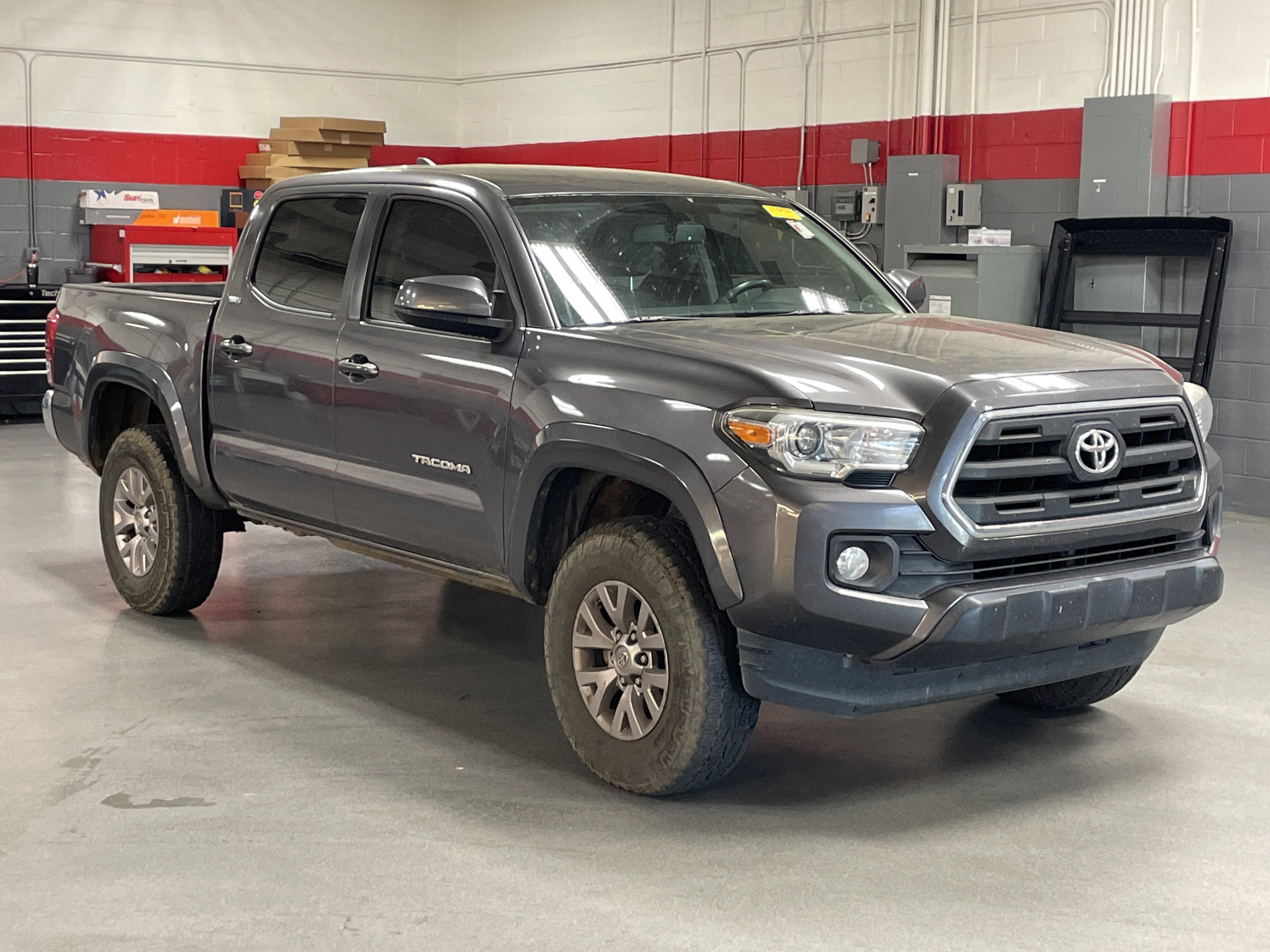 Used 2017 Toyota Tacoma SR5 image 2