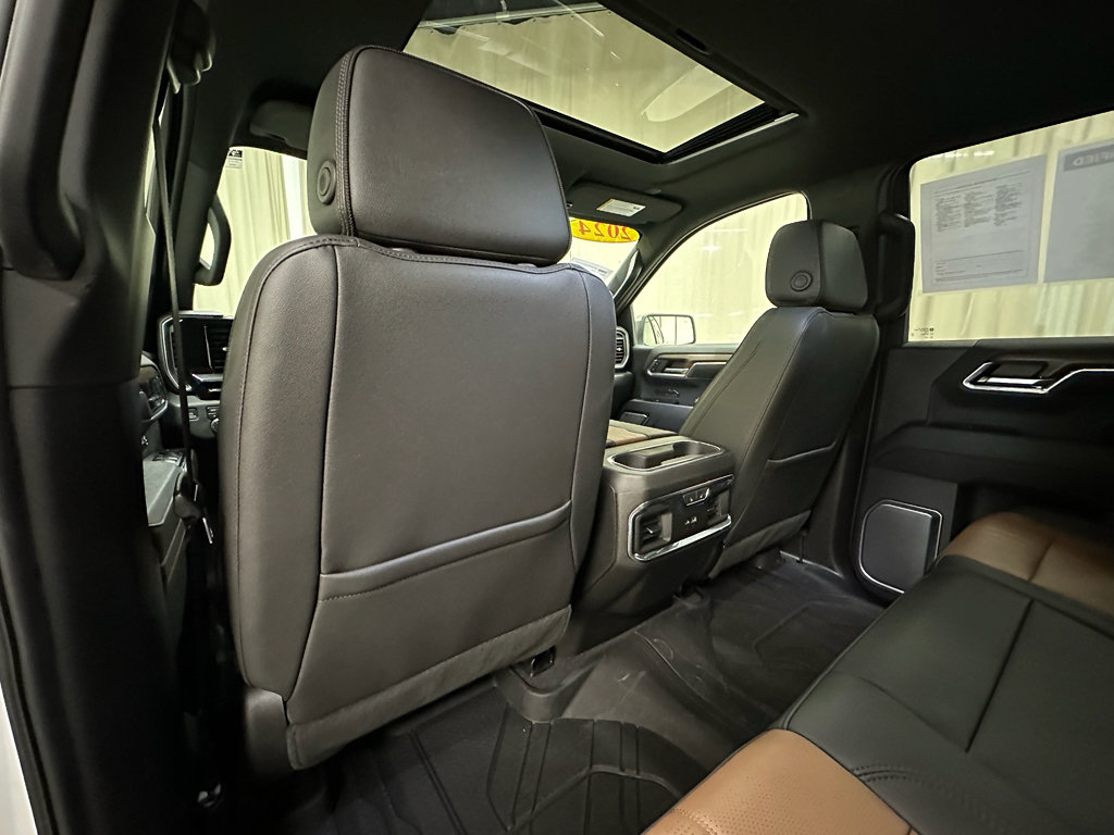Certified 2024 Chevrolet Silverado 1500 High Country w/ High Country Premium Package AWD/4WD image 25