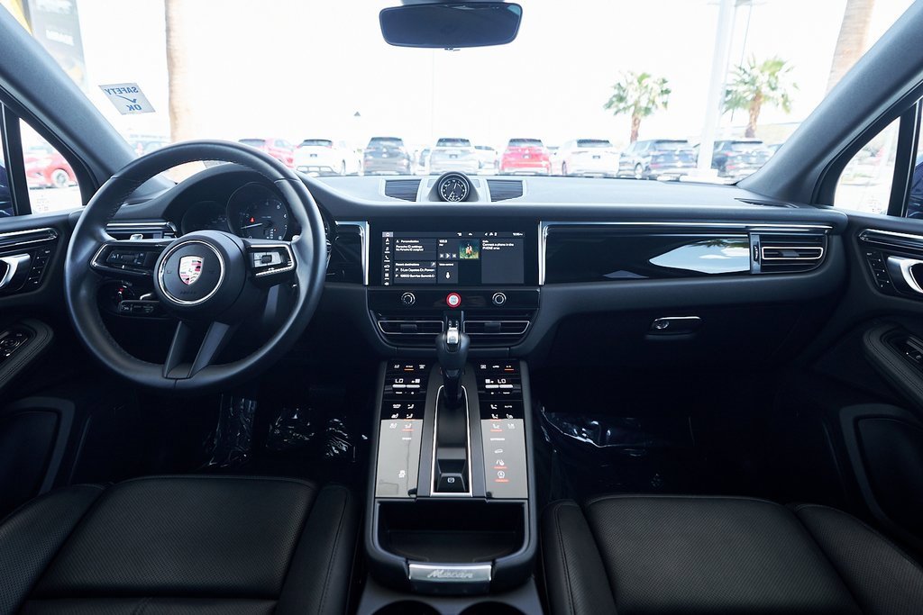 Used 2024 Porsche Macan image 36