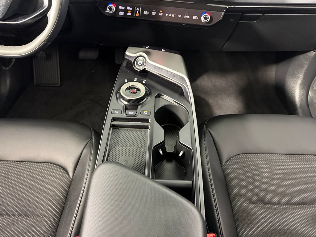 Used 2025 Kia EV6 Light w/ Light LR Technology Package RWD image 18