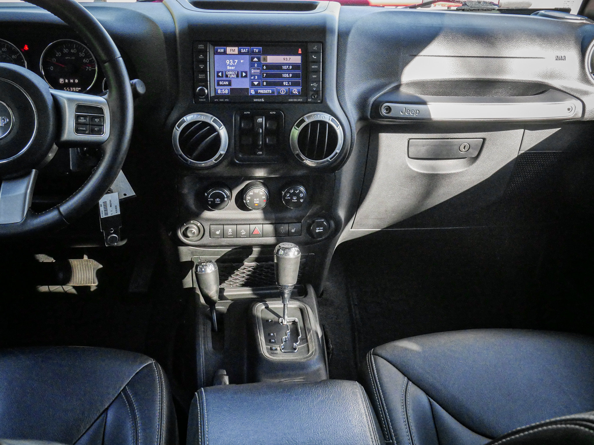 Used 2015 Jeep Wrangler Unlimited Rubicon AWD/4WD image 27