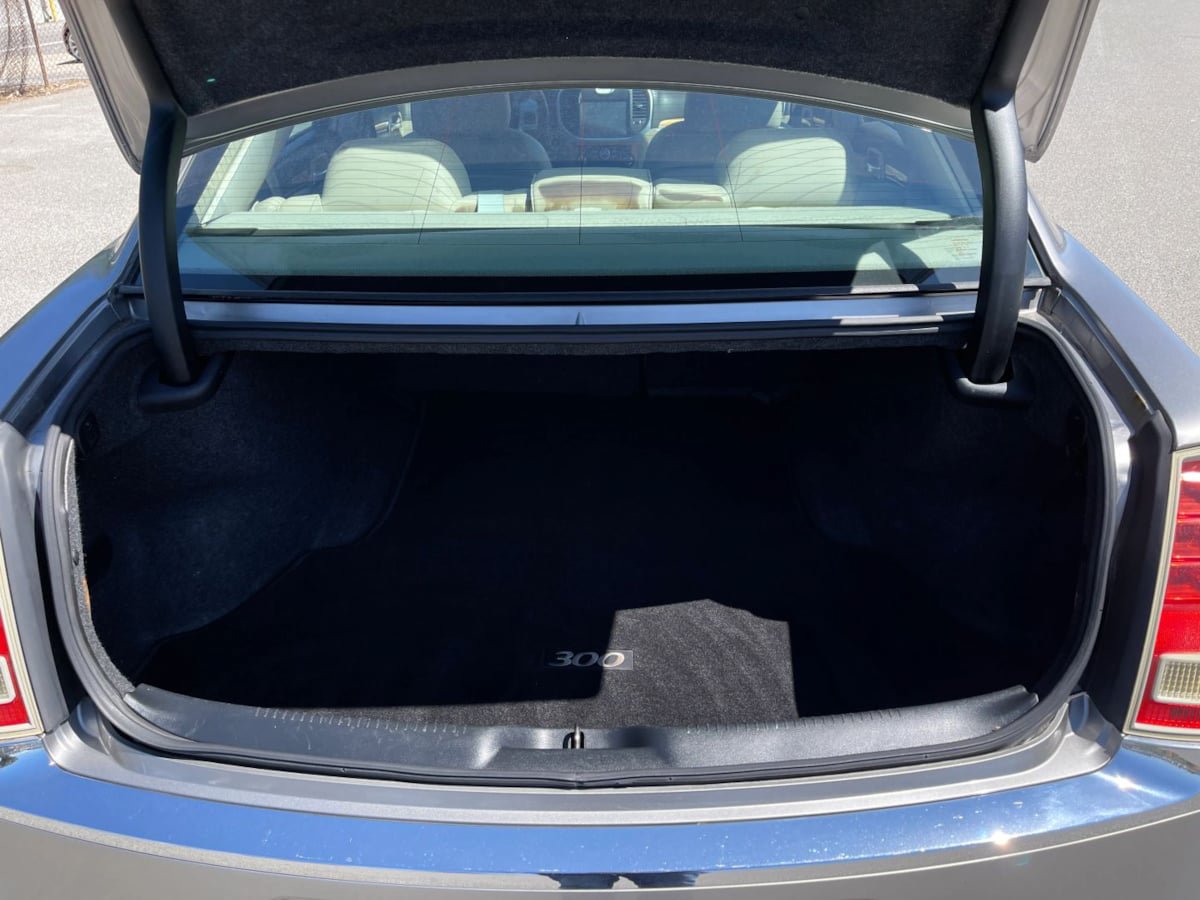 Used 2014 Chrysler 300 C AWD/4WD image 9