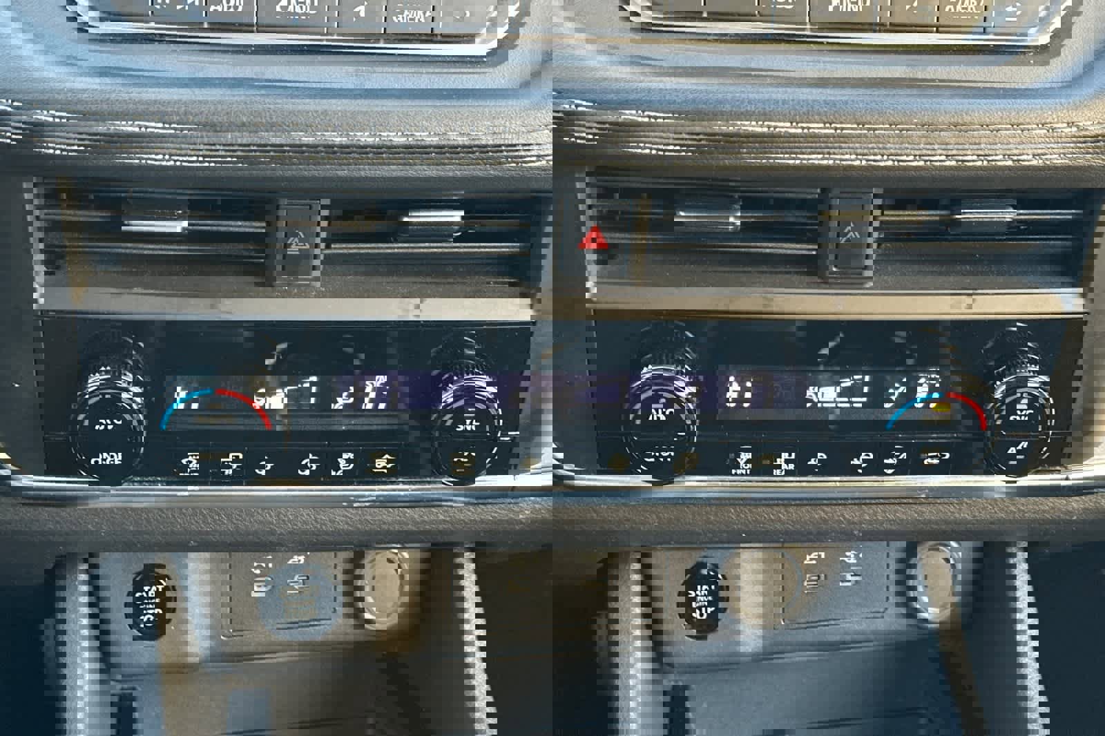 Used 2024 Nissan Rogue SV image 23