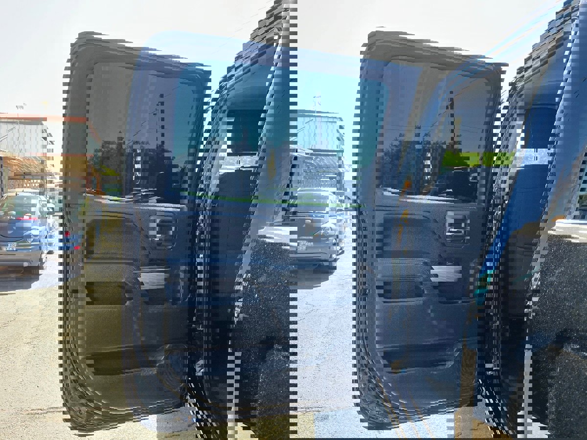 Used 2018 Chevrolet Silverado 1500 LT w/ All Star Edition AWD/4WD image 28