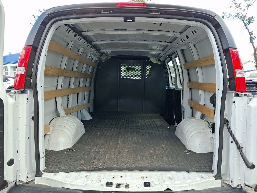 Used 2024 Chevrolet Express 2500 w/ Driver Convenience Package RWD image 28