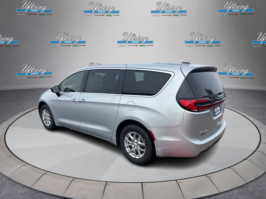 New 2026 Chrysler Pacifica Select image 5
