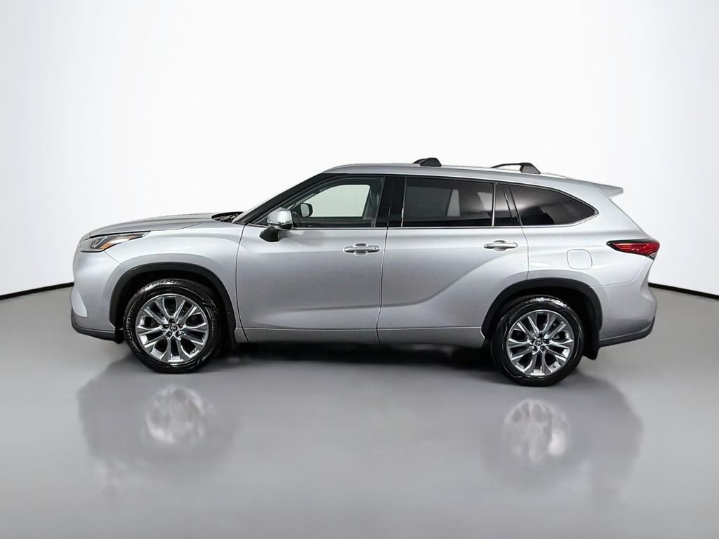 Used 2023 Toyota Highlander Limited AWD/4WD image 4