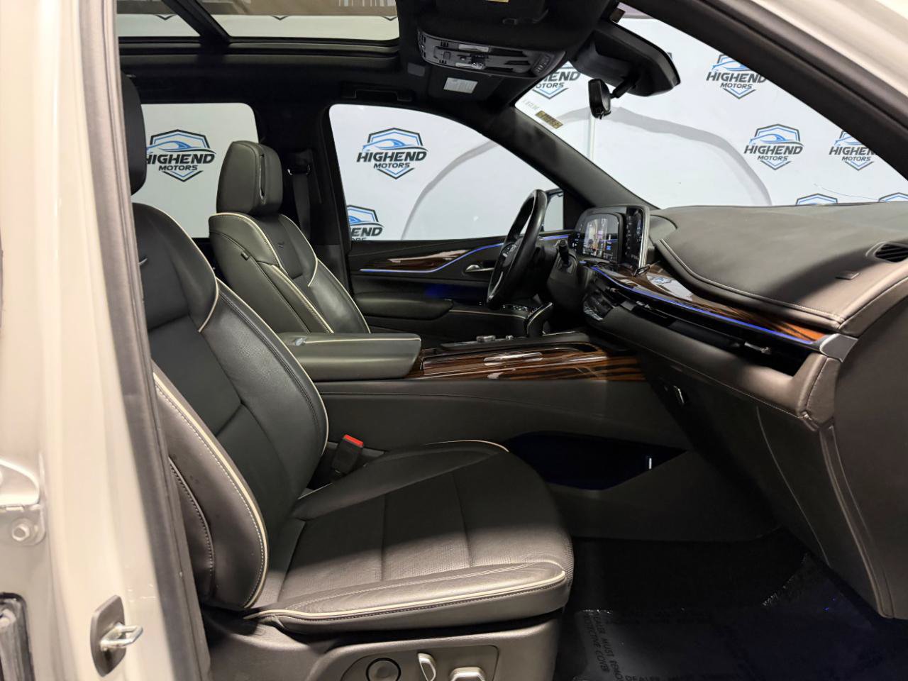 Used 2022 Cadillac Escalade Premium Luxury w/ Performance Package AWD/4WD image 27