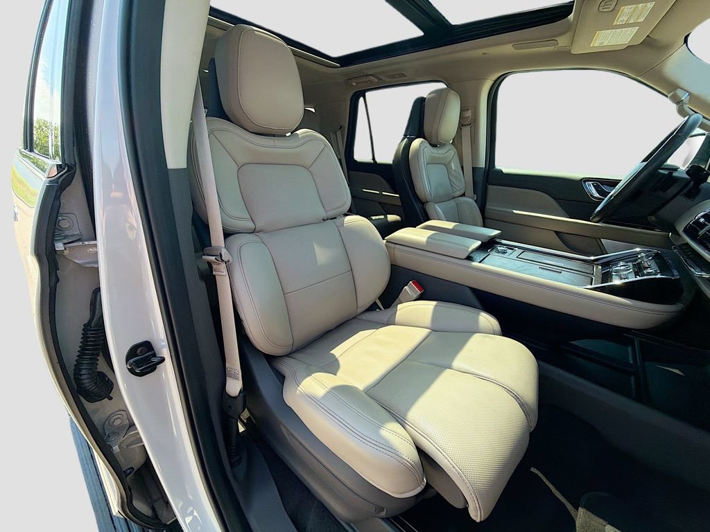 Used 2023 Lincoln Navigator Reserve AWD/4WD image 34