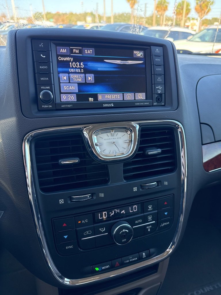 Used 2015 Chrysler Town & Country Touring image 13