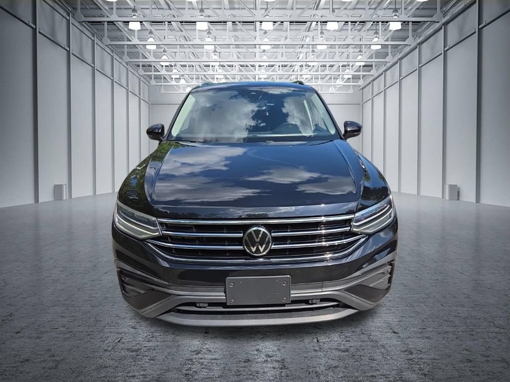 Used 2022 Volkswagen Tiguan SE AWD/4WD image 2