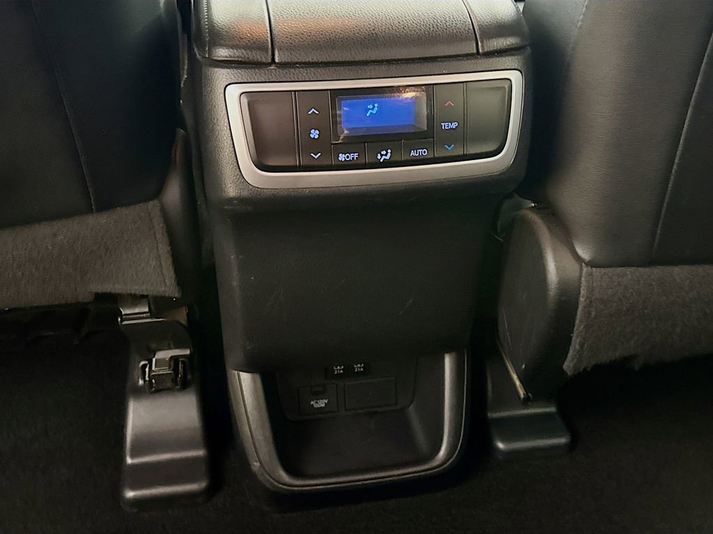 Used 2018 Toyota Highlander XLE FWD image 31