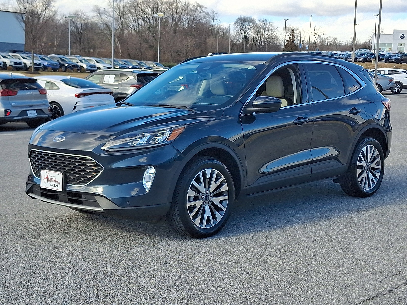 Used 2022 Ford Escape Titanium w/ Class II Trailer Tow Package image 3