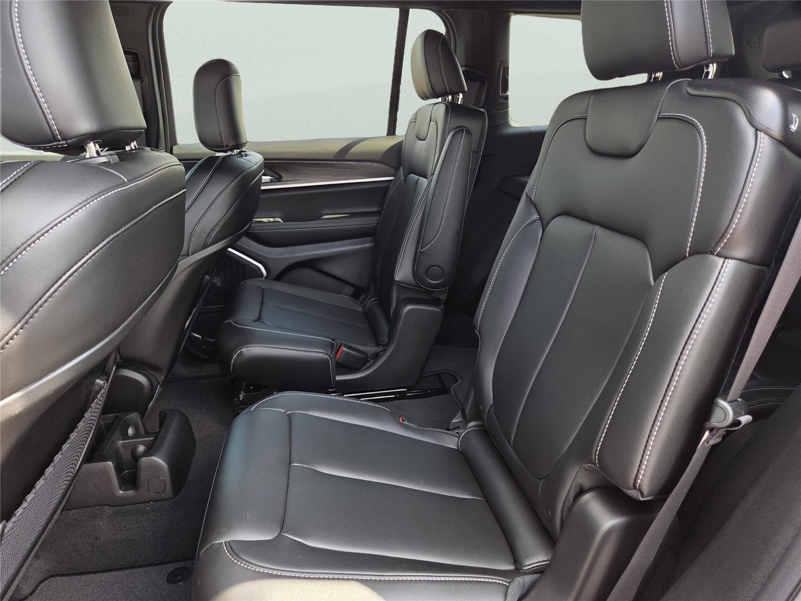 New 2026 Jeep Grand Cherokee L Limited image 23