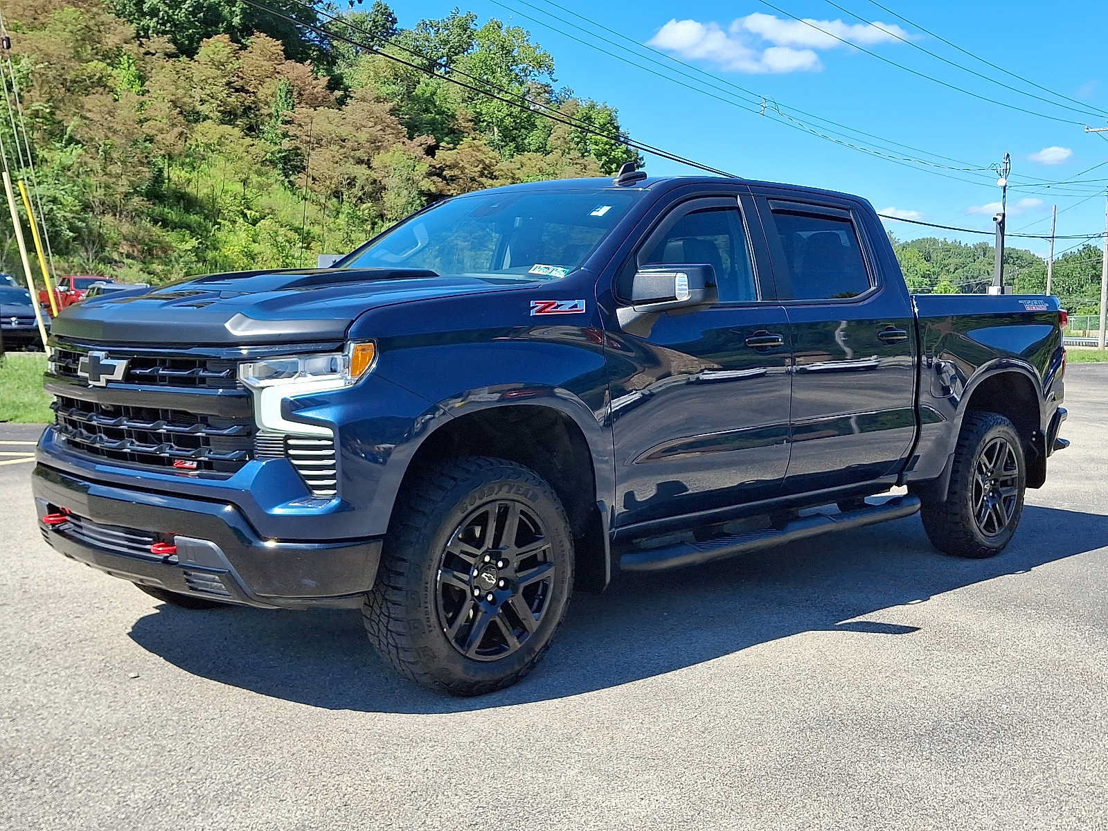 Used 2022 Chevrolet Silverado 1500 LT Trail Boss w/ LT Trail Boss Premium Package AWD/4WD image 3