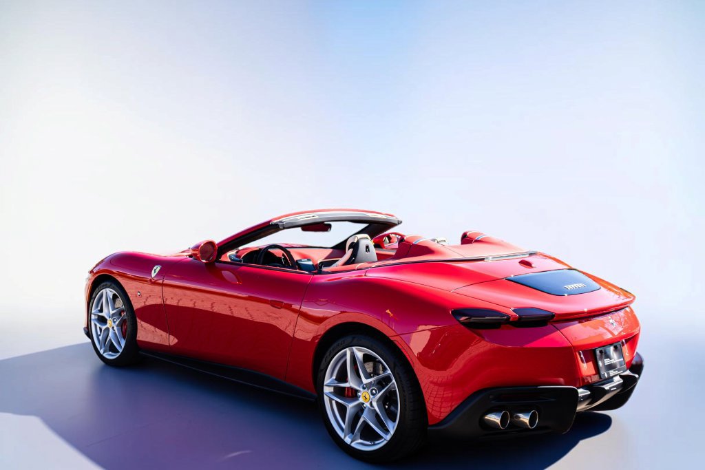 Certified 2025 Ferrari Roma Spider RWD image 8
