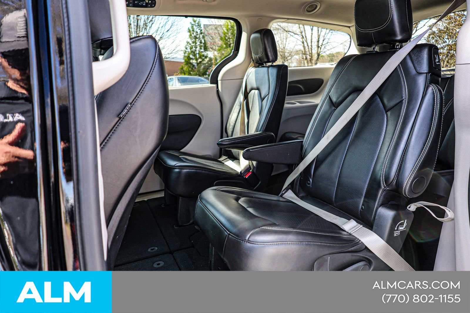 Used 2024 Chrysler Pacifica Touring-L FWD image 19