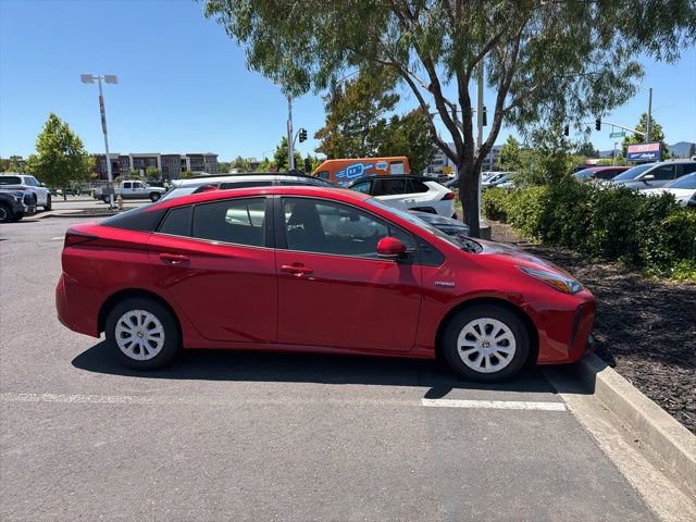 Used 2019 Toyota Prius LE FWD image 2