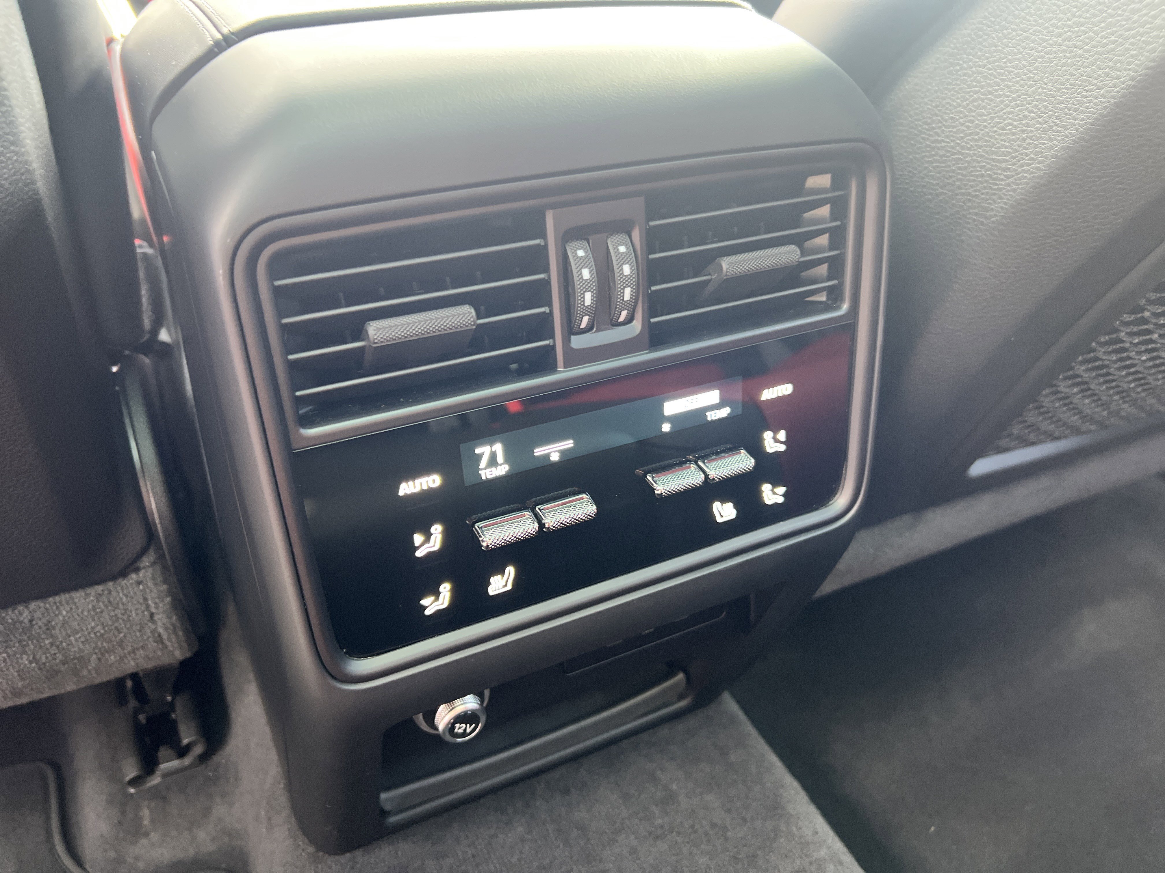 Used 2024 Porsche Cayenne image 27