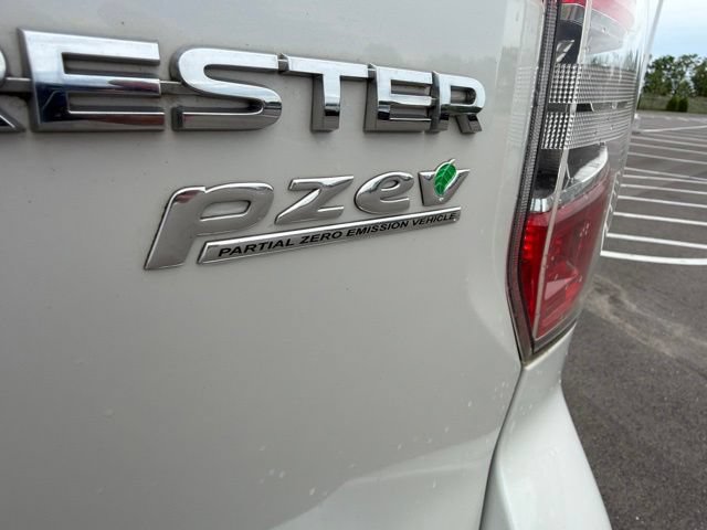 Used 2015 Subaru Forester 2.5i Premium w/ All-Weather Package AWD/4WD image 9