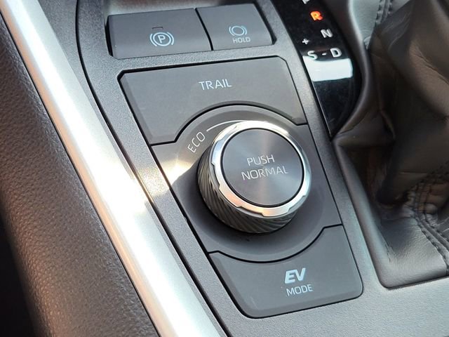 Used 2025 Toyota RAV4 XLE w/ Convenience Package image 29
