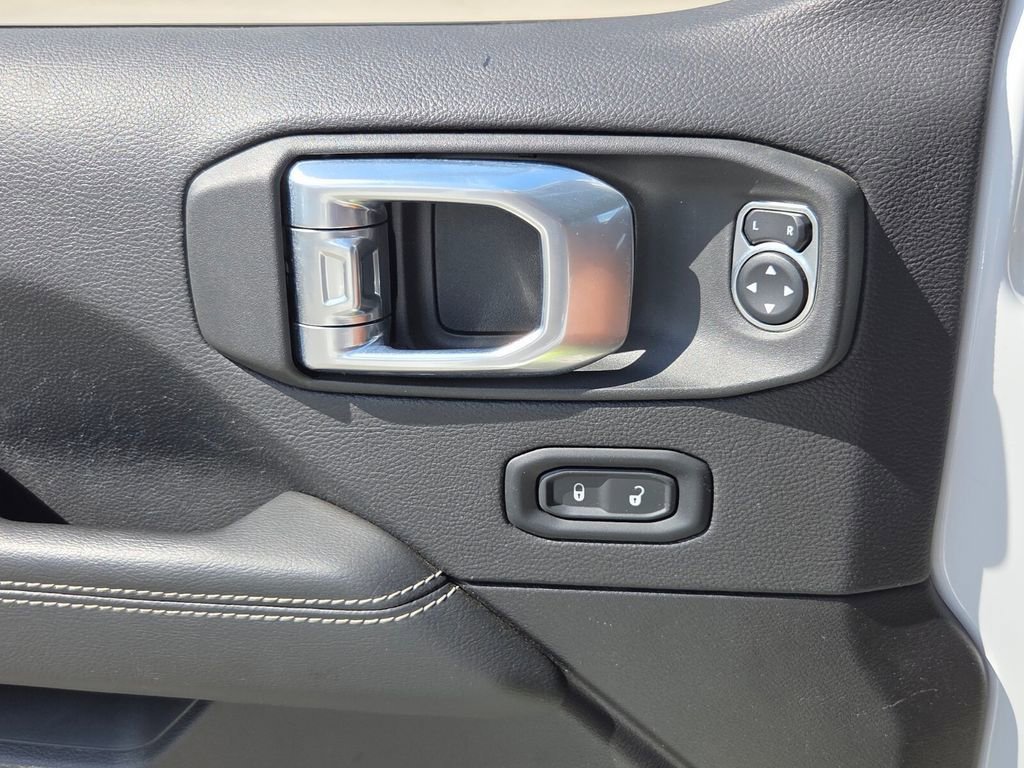 Used 2022 Jeep Wrangler Unlimited Sahara w/ Cold Weather Group image 27