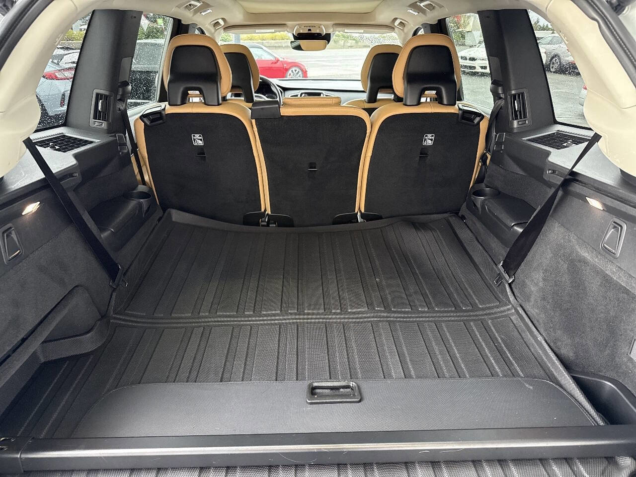 Used 2016 Volvo XC90 T6 Momentum w/ Momentum Plus Package AWD/4WD image 6