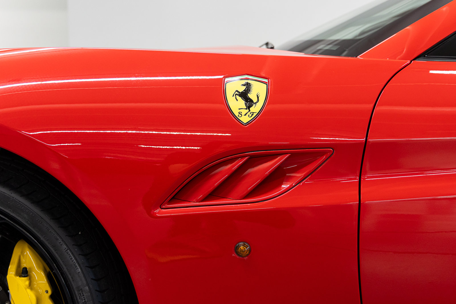 Used 2011 Ferrari California RWD image 29
